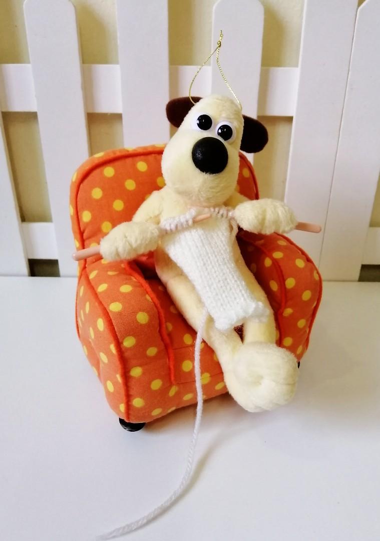 Wallace and Gromit Knitting in Armchair plush, Hobbies & Toys, Toys