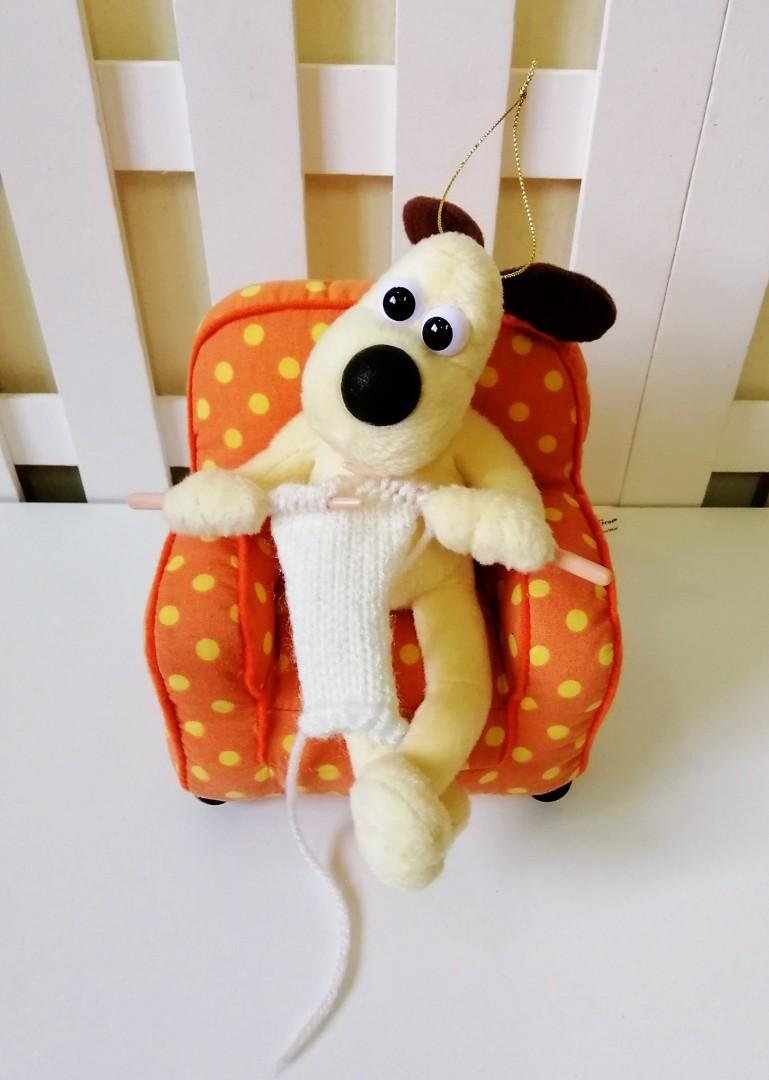 Wallace and Gromit Knitting in Armchair plush, Hobbies & Toys, Toys