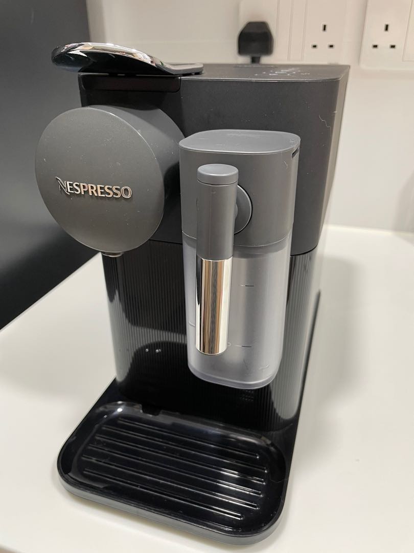 Nespresso Lattissima One Capsule Coffee 