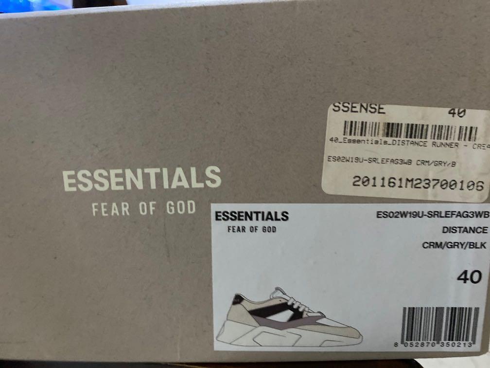 Fog essentials （分類：波鞋）位於 Hong Kong。 由 vicl000 提交（商品編號 1079011228，圖片 6）。簡介： 九成新有盒冇單 可議 40號但係偏大42都着得落。