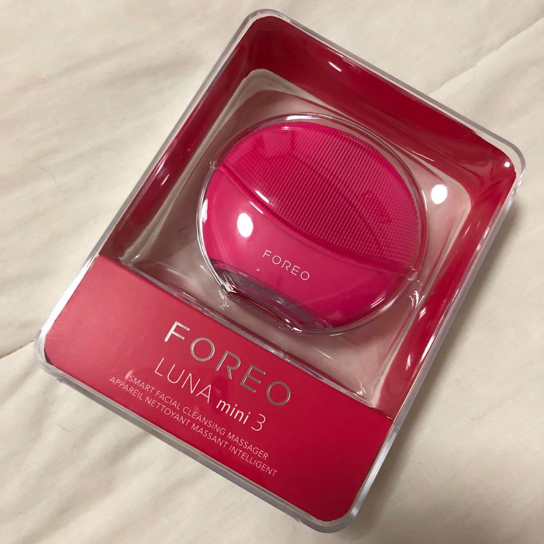 Foreo Luna Mini 3 - Fuchsia, Beauty & Personal Care, Face, Face Care on  Carousell