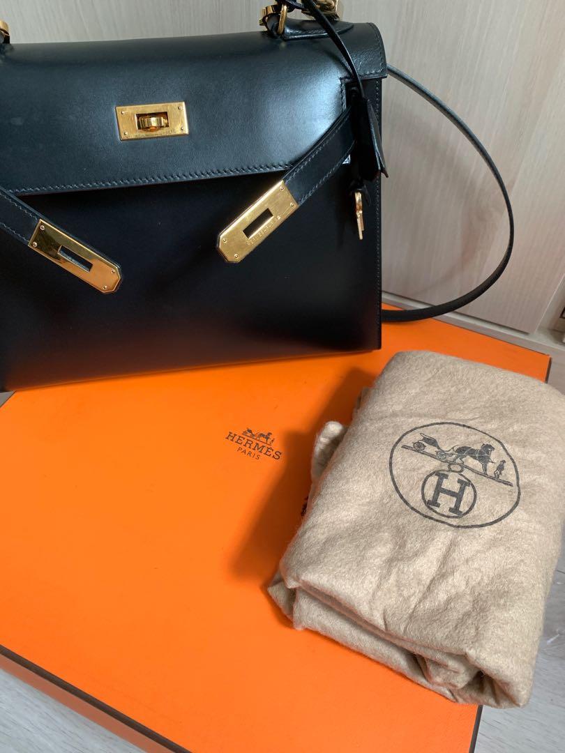 Hermès Kelly Black Box Calf 28 Sellier Gold Hardware, 2021, Womens Handbag