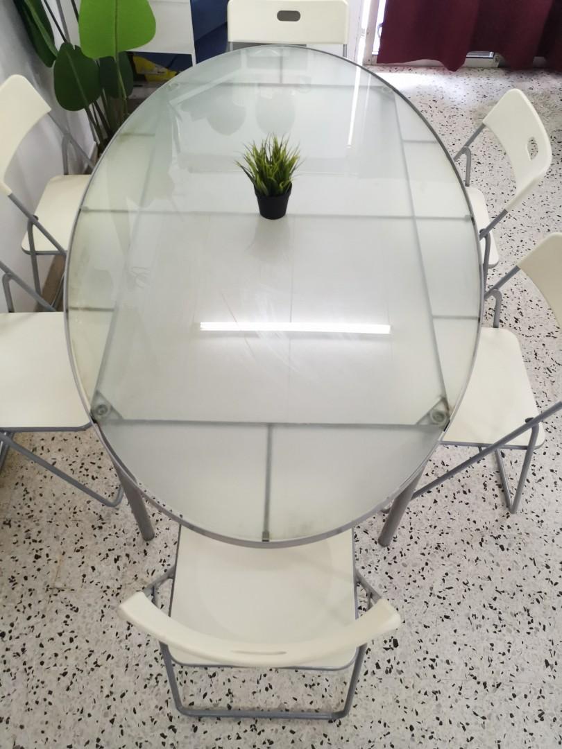 Oval glass dining table clearance ikea