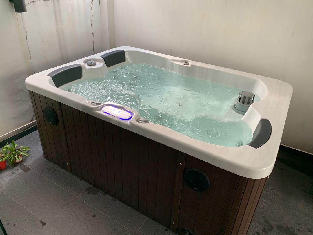 Jacuzzi & Pool 3 people, Everything Else on Carousell