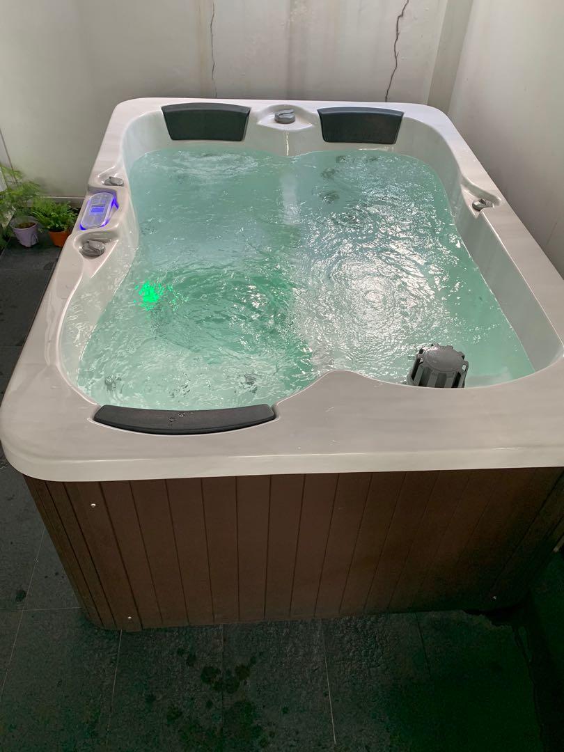 Jacuzzi & Pool 3 people, Everything Else on Carousell