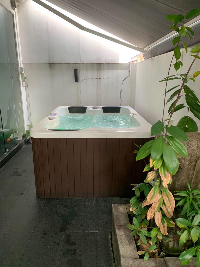 Jacuzzi & Pool 3 people, Everything Else on Carousell
