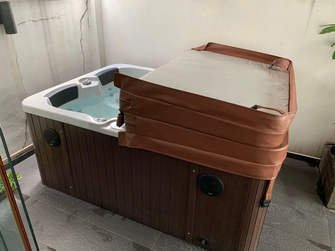 Jacuzzi & Pool 3 people, Everything Else on Carousell