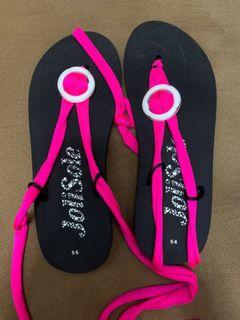 JoliSole Beach Slippers (Women’s Size 5-6)