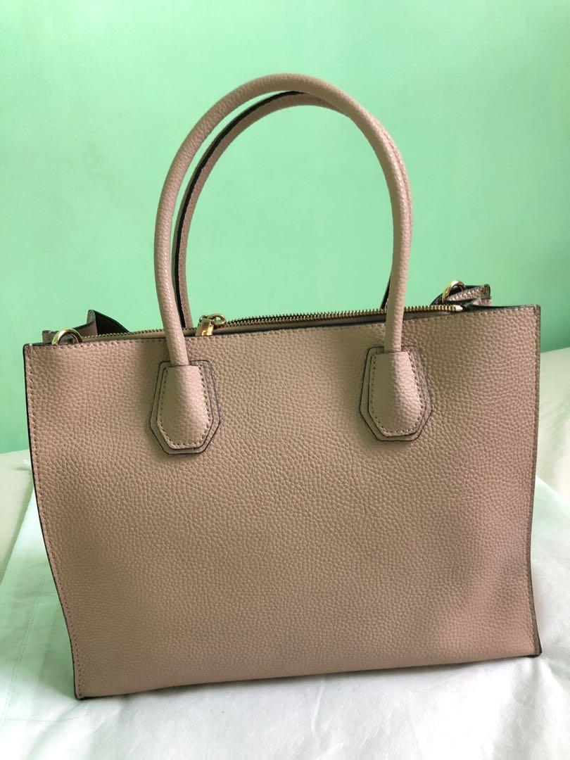Mk Mercer Tote Leather Handbag (Category: Luxury Bags & Wallets) located in San Juan City. Submitted by findsoftheday (Listing ID 1079035678, Image 2). Description: Used Minimal signa of usage Personal Items Price still nego Additional photos can be provided upon request.