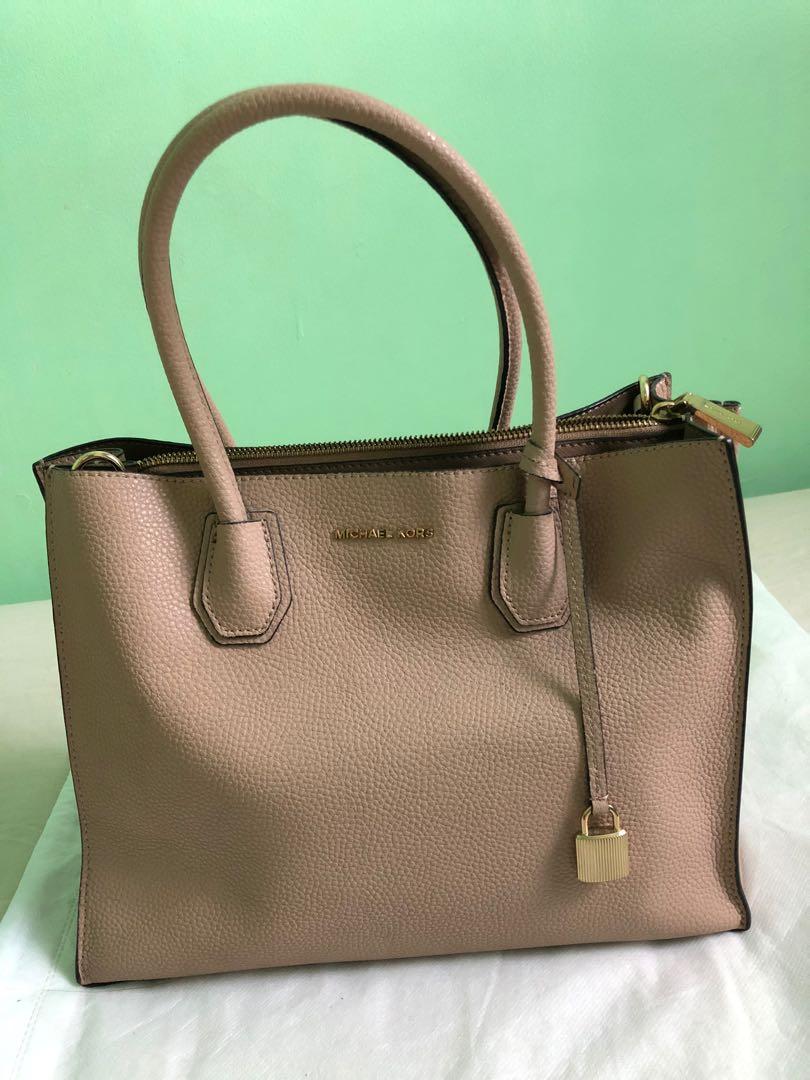 Mk Mercer Tote Leather Handbag (Category: Luxury Bags & Wallets) located in San Juan City. Submitted by findsoftheday (Listing ID 1079035678, Image 1). Description: Used Minimal signa of usage Personal Items Price still nego Additional photos can be provided upon request.