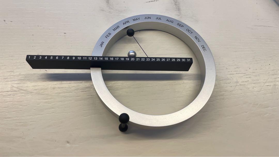 MoMA Perpetual Calendar 磁性萬年曆 傢俬＆家居 家居裝飾 時鐘 Carousell