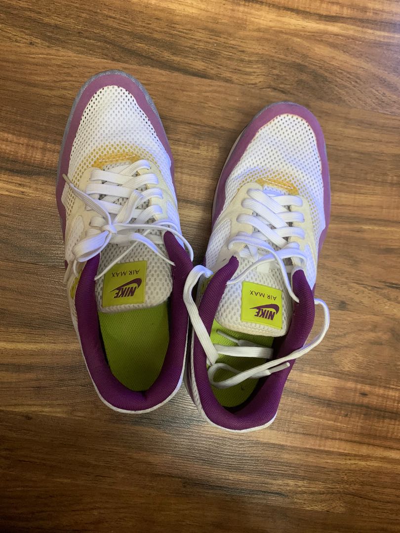 Neon purple online nikes