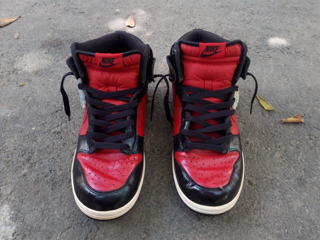 Nike dunk bred 2010, Fesyen Pria, Sepatu , Sneakers di Carousell
