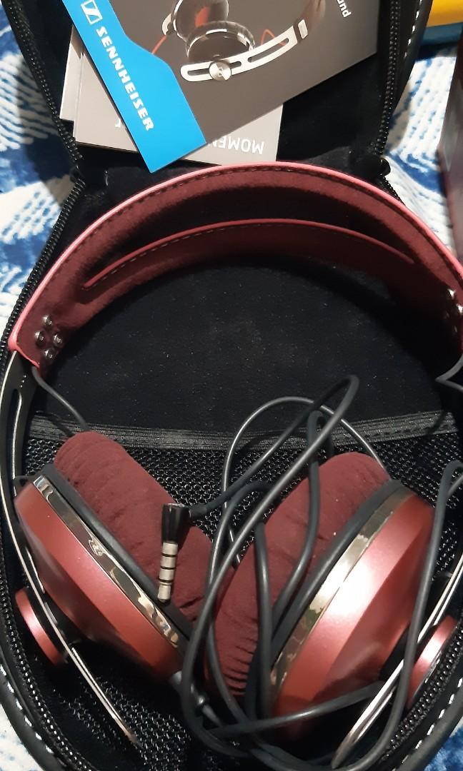 Sennheiser momentum on outlet ear pink