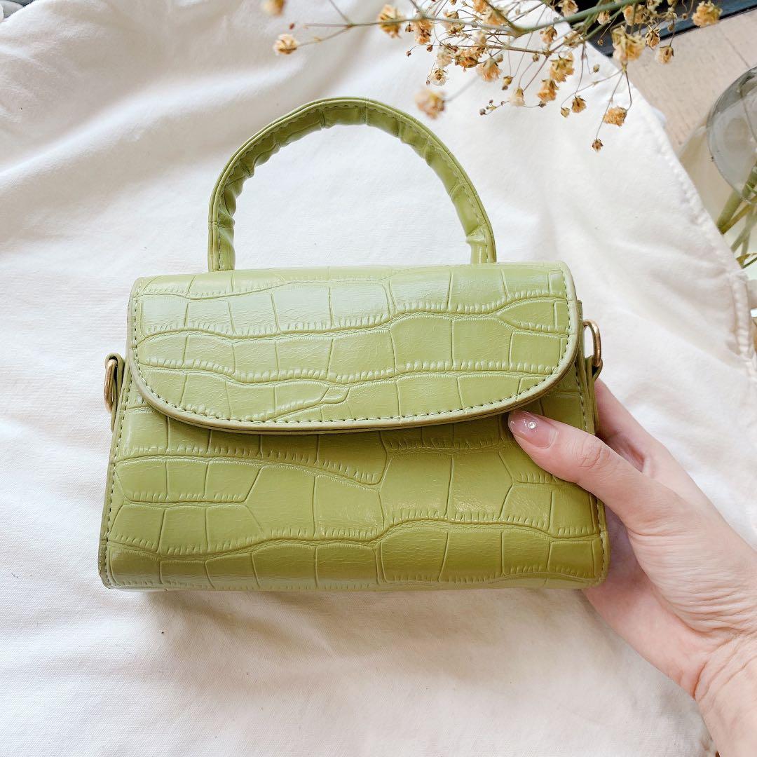 Small Mini Green Crocodile Bag (Category: Tote Bags) located in Kuala Lumpur. Submitted by magicpomkin (Listing ID 1079126495, Image 1). Description: Chic mini green bag - faux leather - comes with strap - nice shade of green - good for cute outings and dinner party Condition : 9.5/10 Only used once..