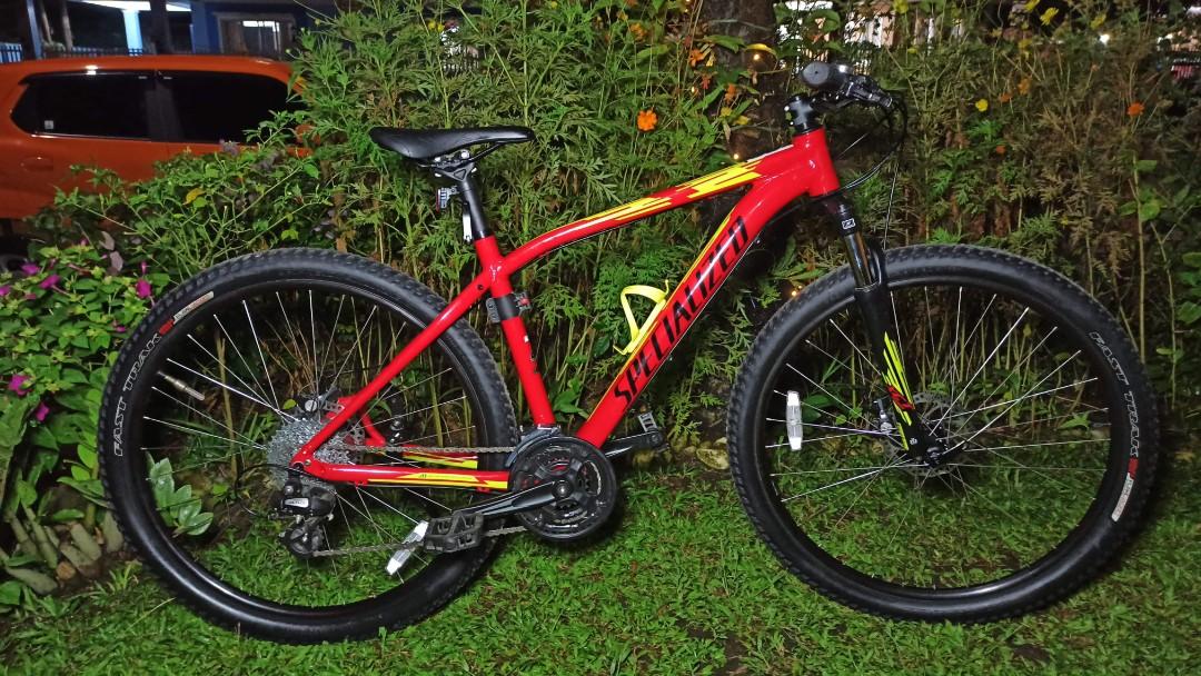 Specialized pitch shop red