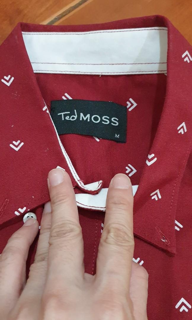 TED MOSS printed long sleeve polo (Category: Formal Shirts) located in Manila. Submitted by cheezykz (Listing ID 1078977028, Image 2). Description: TED MOSS printed long sleeve polo size medium used once.