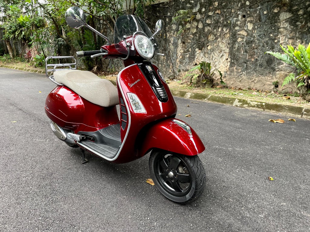 Vespa GTS 250 GTS250 300 Motorbikes on Carousell