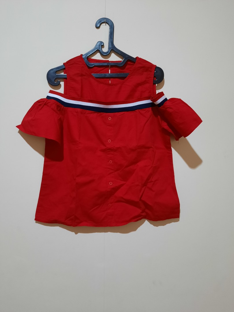 Baju model sabrina pakai sekali, Fesyen Wanita, Pakaian Wanita, Atasan