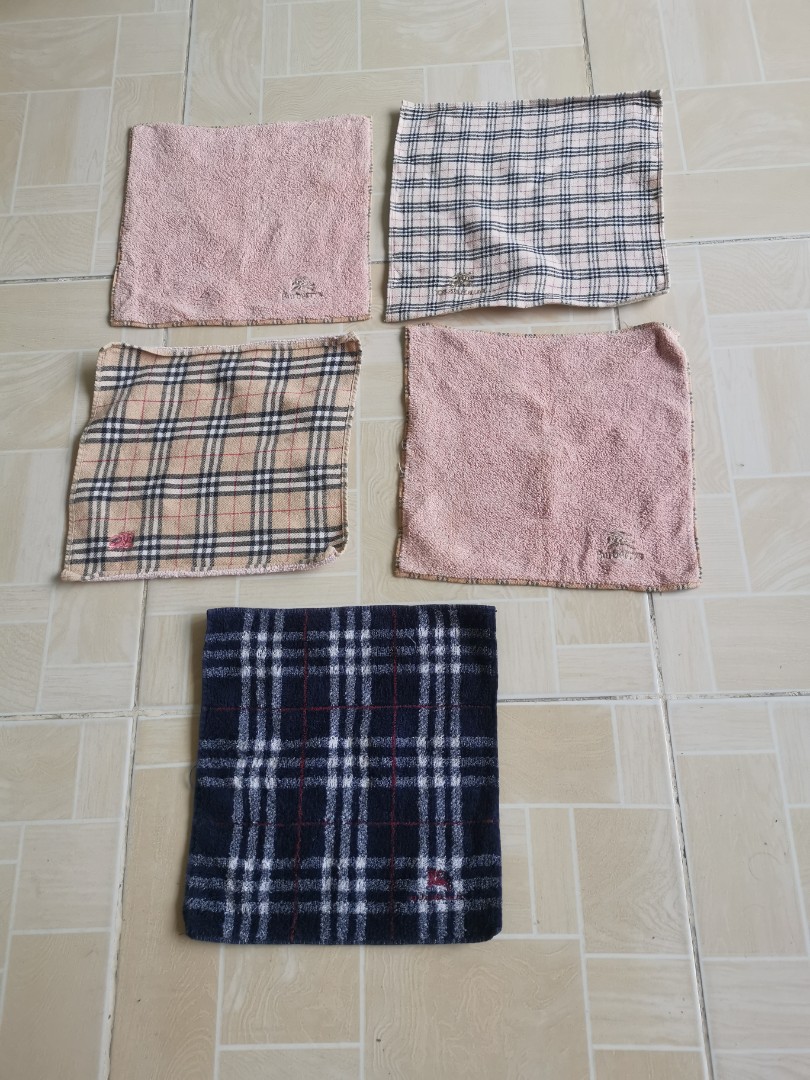 Burberry hand towel top
