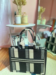 (Category: ) located in . Submitted by drshops (Listing ID 1082789475, Image 1). Description: .