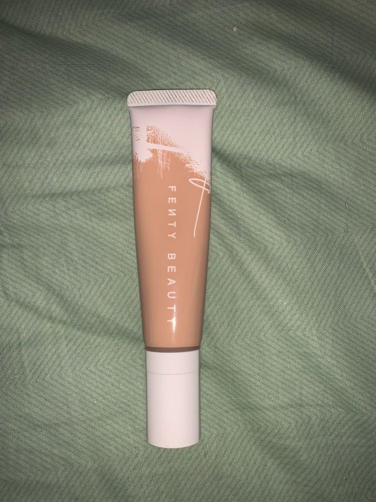 Fenty Beauty Hydrating Longwear Foundation Shade 230 Health Beauty Makeup On Carousell Fenty Beauty Hydrating Longwear Foundation Shade 230 Health Beauty Makeup On Carousell