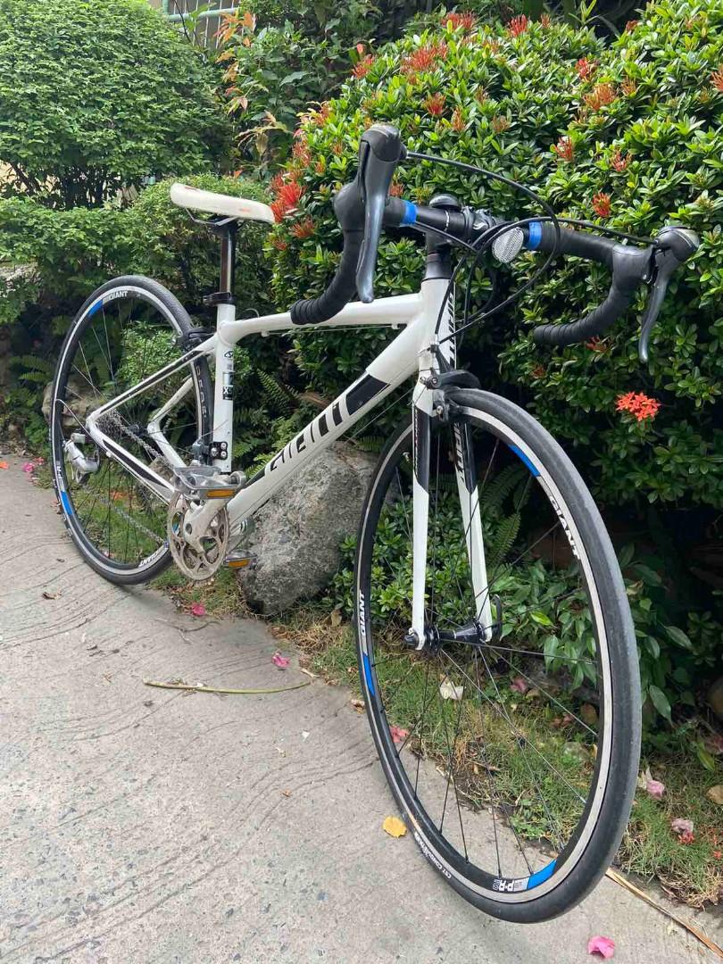 Giant Contend 2 road bike - XS size 