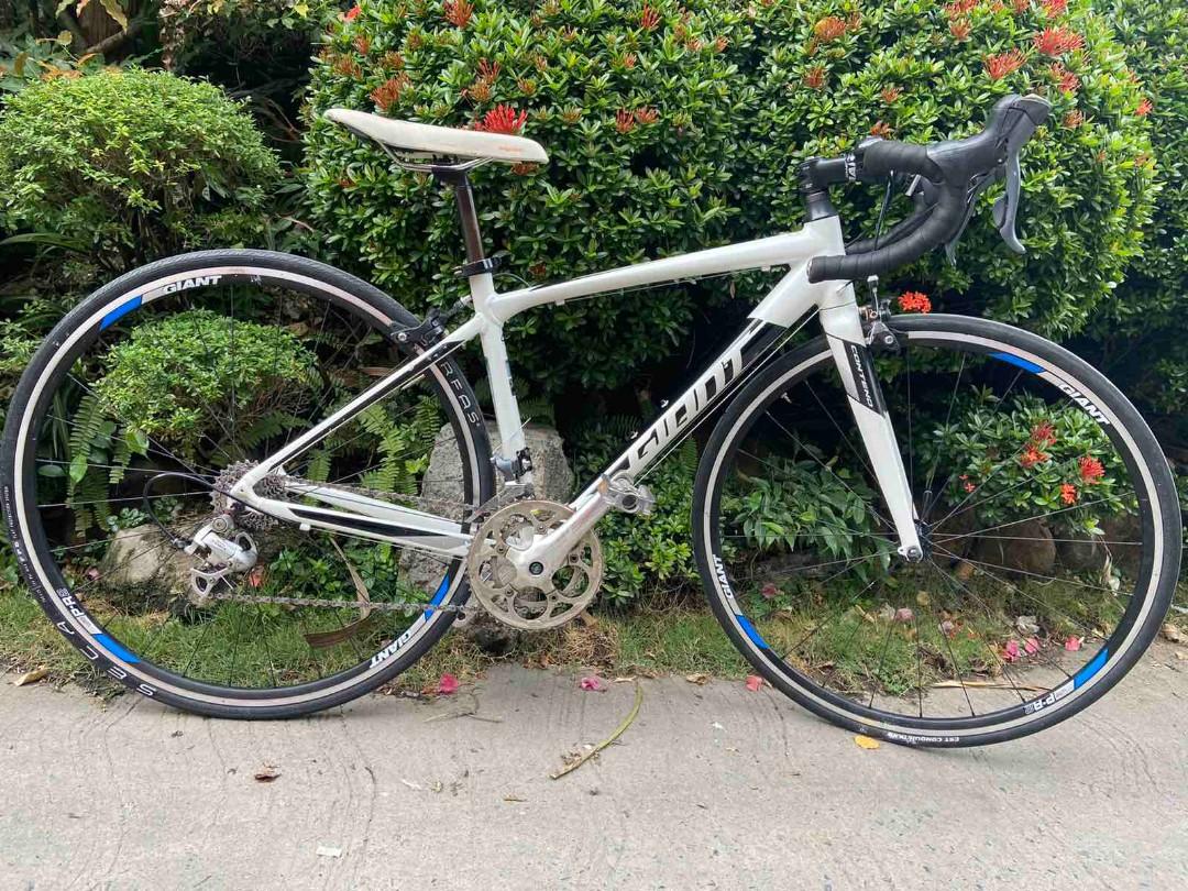 Giant Contend 2 road bike - XS size 