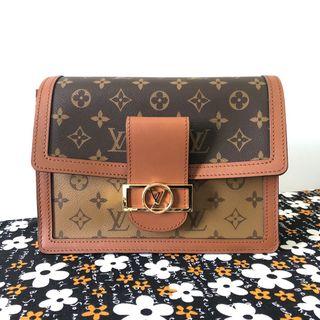 READY STOCK💯% AUTHENTIC LOUIS VUITTON DAUPHINE MM MONOGRAM CANVAS, Women's  Fashion, Bags & Wallets, Purses & Pouches on Carousell