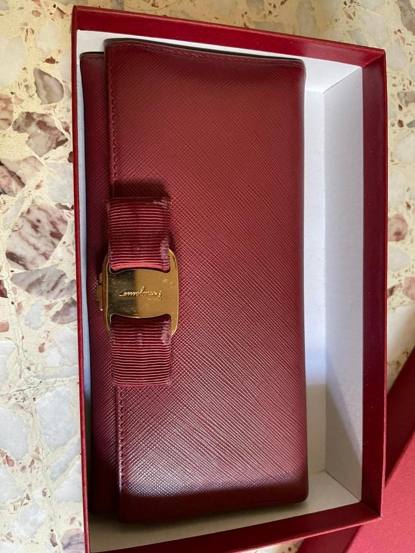 long wallet (Category: Bags & Wallets) located in Singapore. Submitted by xiamtoby (Listing ID 1082651663, Image 2). Description: .