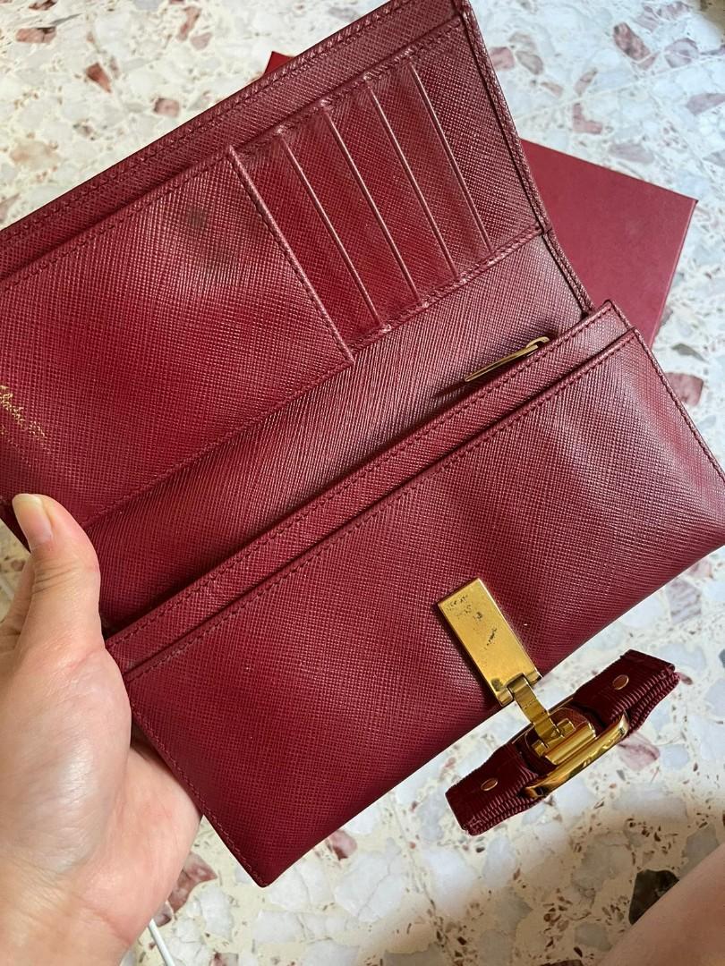 long wallet (Category: Bags & Wallets) located in Singapore. Submitted by xiamtoby (Listing ID 1082651663, Image 3). Description: .