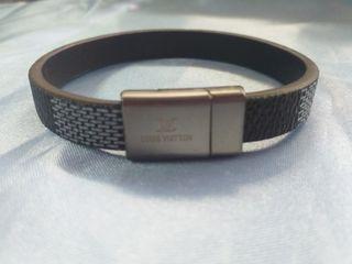 LV LEATHER Bracelet good quality