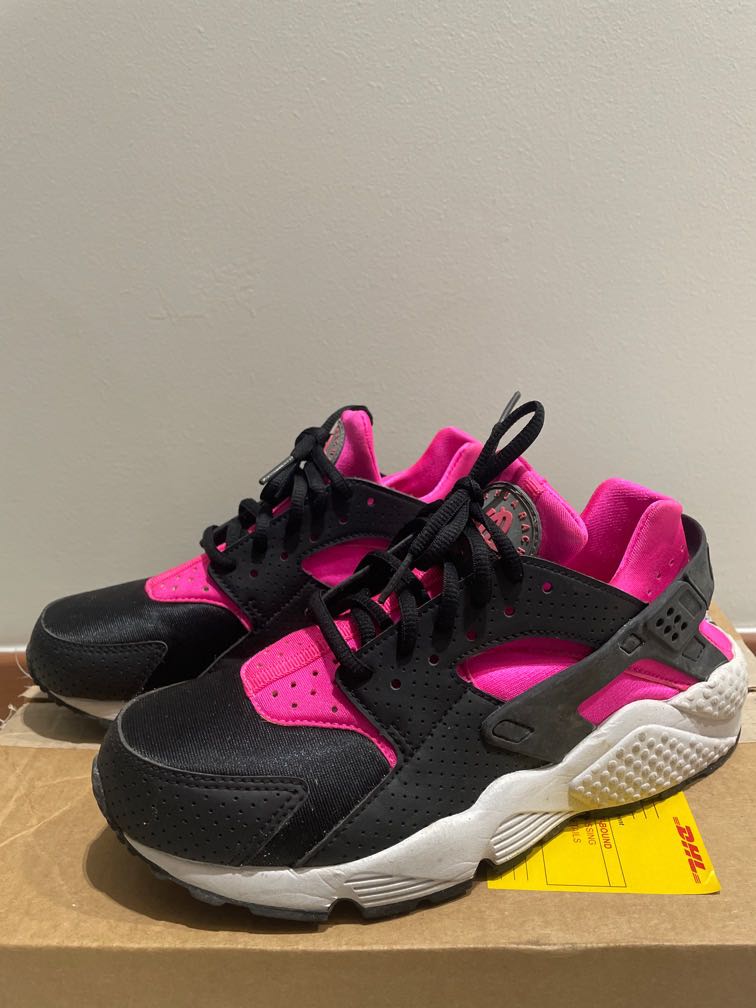 Nike huarache black pink
