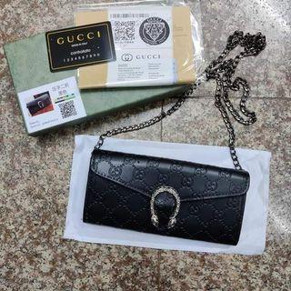 Sling wallet with box
