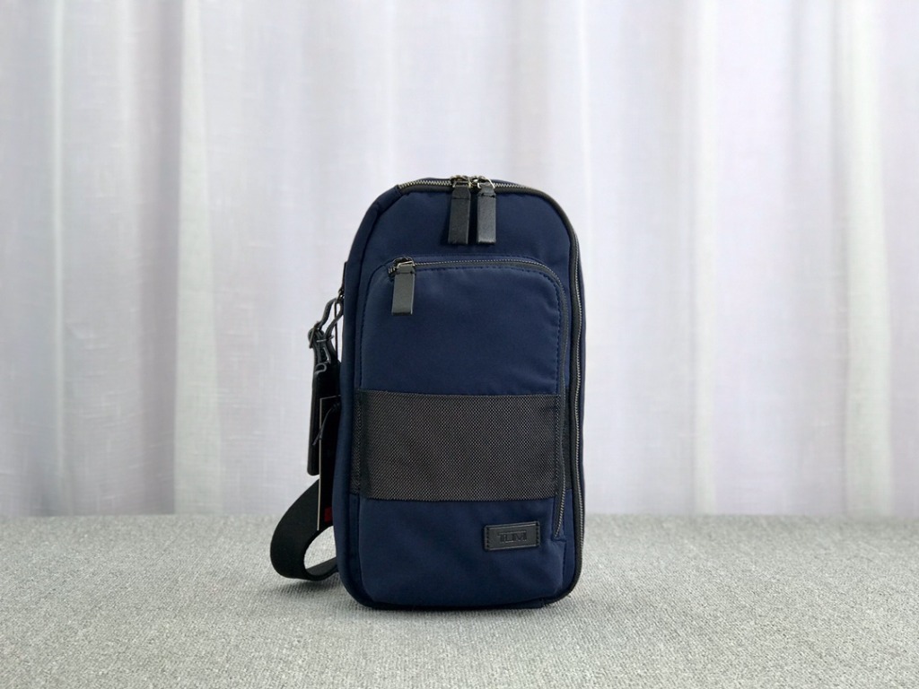 Tumi chest bag hotsell