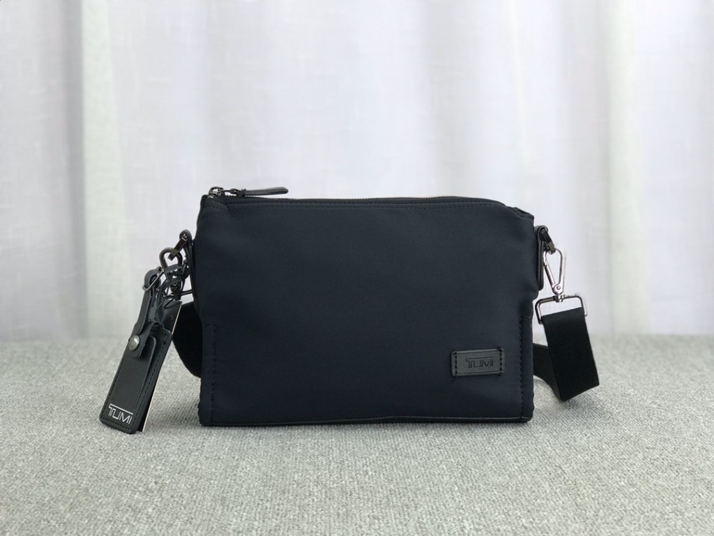 TUMI HARRISON MESSENGER CLUTCH Men s Fashion Bags