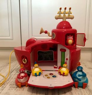Twirlywoos big red boat debenhams top