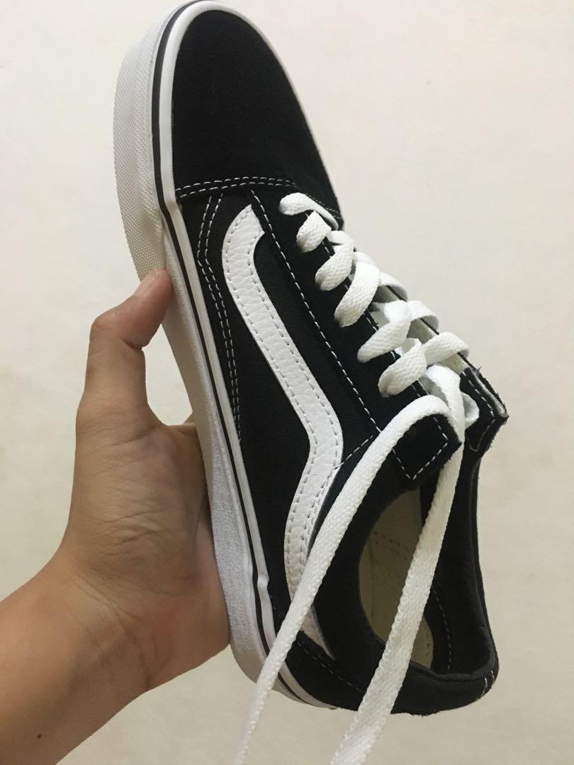 Jd black discount and white vans