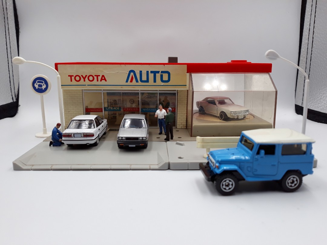 Vintage Tomica Tomy Town Toyota Dealership, Hobbies & Toys, Toys