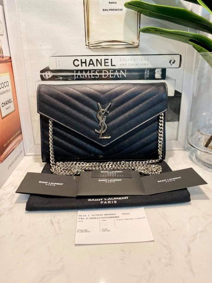 Envelope matelassé sale clutch