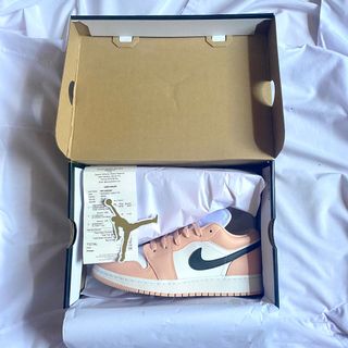(Category: ) located in . Submitted by sneakerssplug (Listing ID 1083000376, Image 1). Description: .