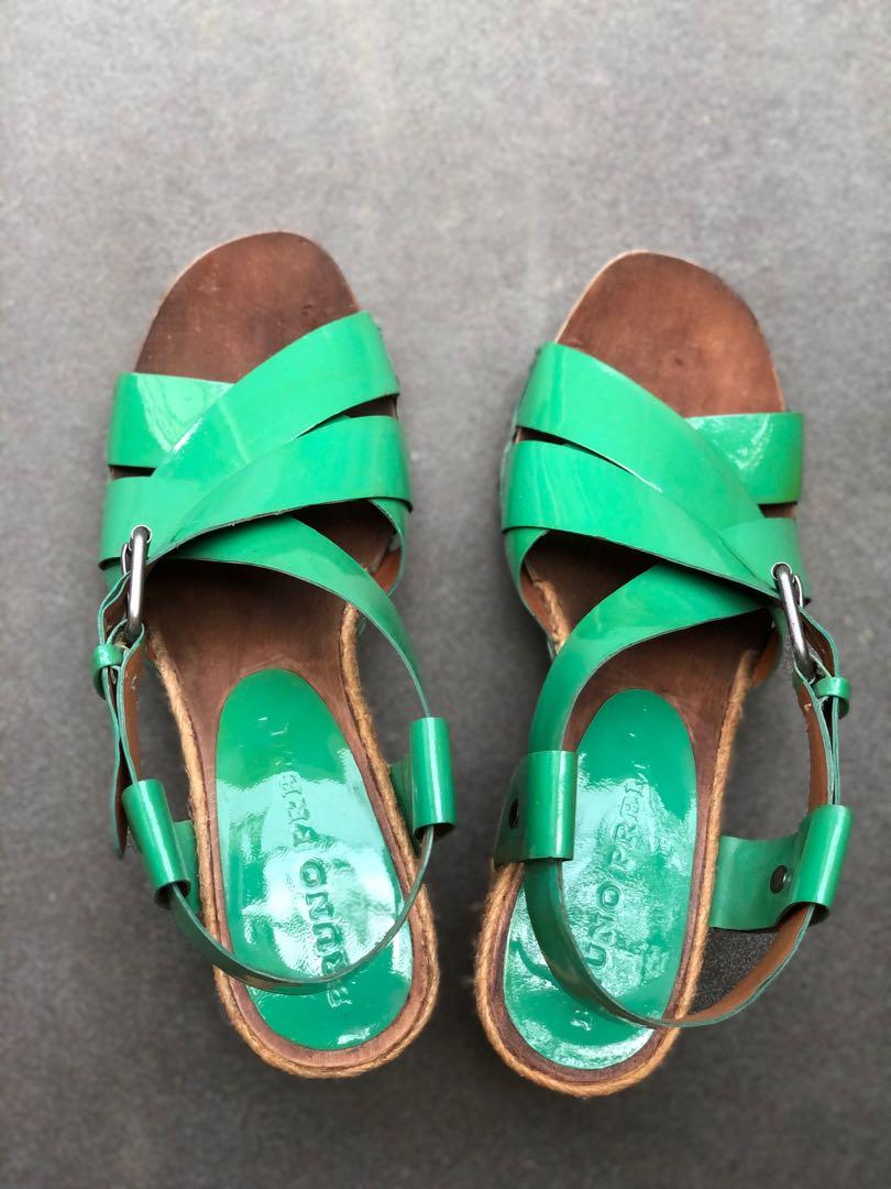 Bruno Premi, Fesyen Wanita, Sepatu di Carousell