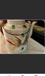 Daily teapot with basket