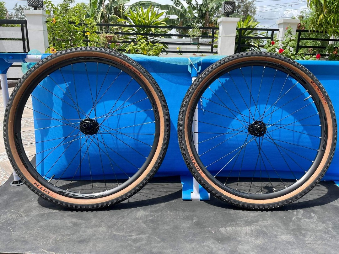 gravel bike wheels