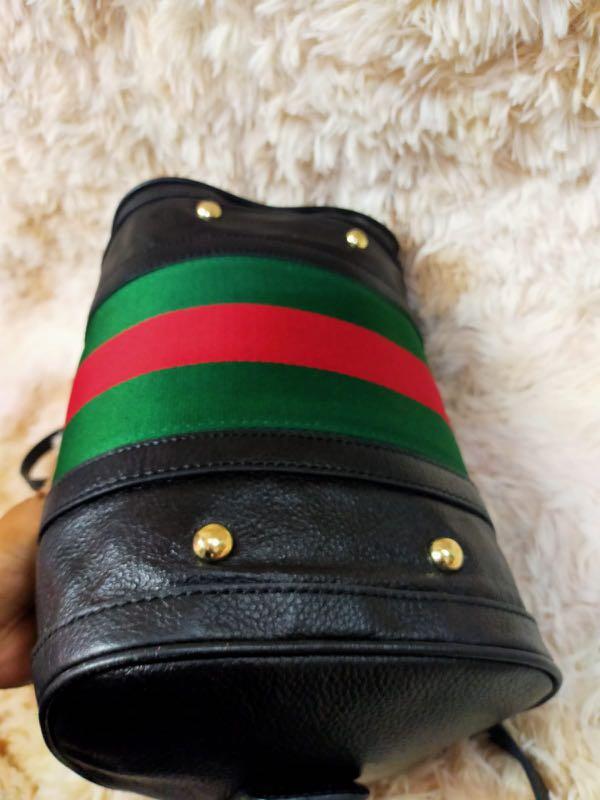 Gucci Vintage Web Boston Bag Satchel Small in Black, Luxury, Bags & Wallets  on Carousell