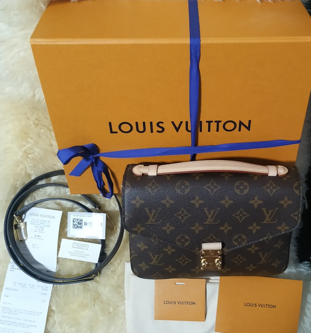 Louis Vuitton Pochette Metis Black . Receipt in hand Bag