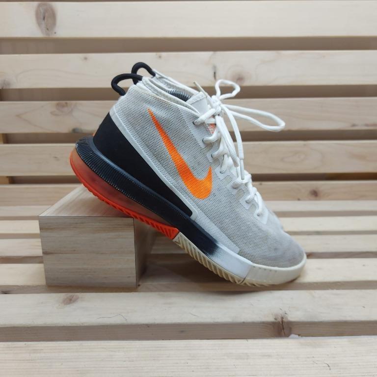 Nike dominate basketball shoes on sale