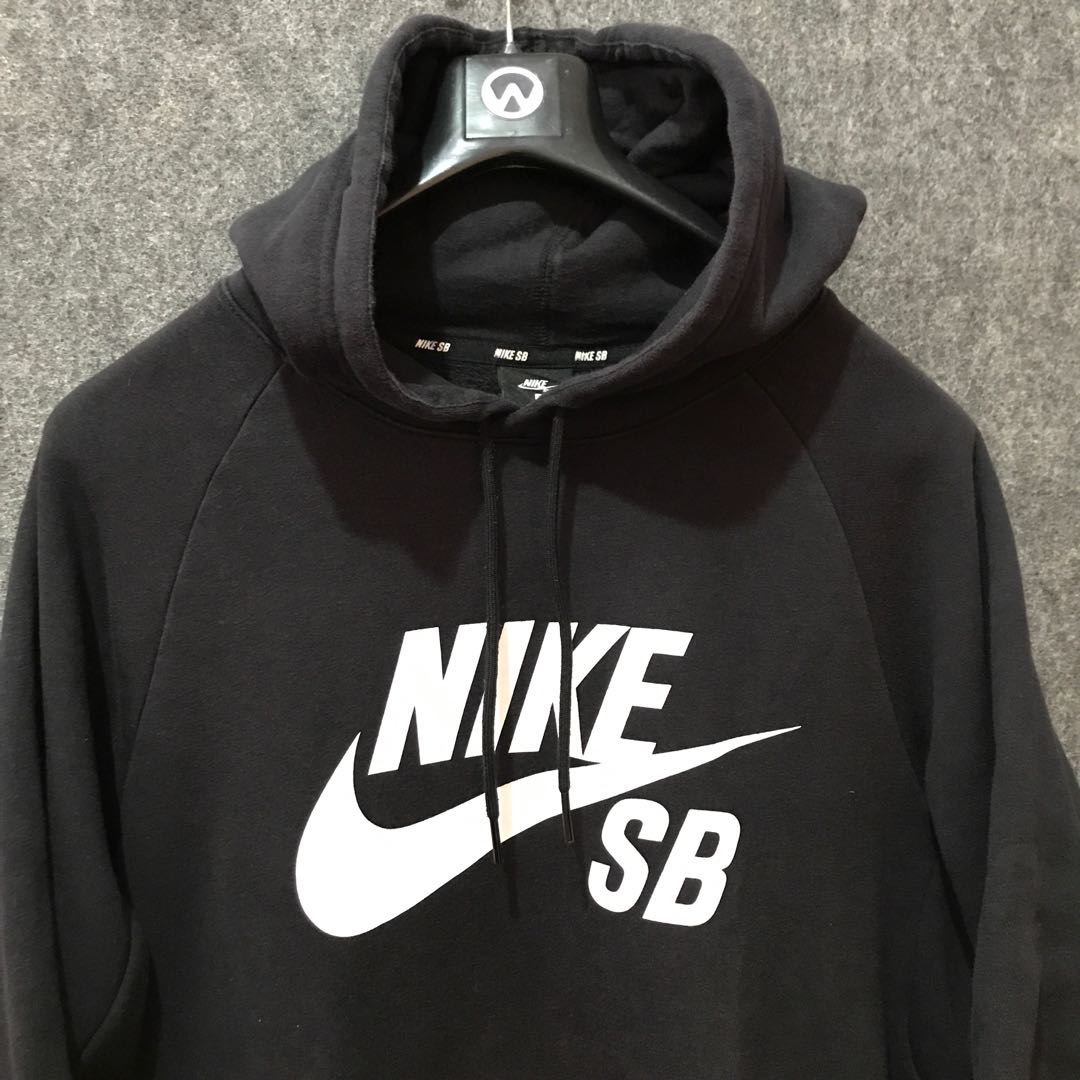 NIKE SB Hoodie blk, Fesyen Pria, Pakaian , Atasan di Carousell