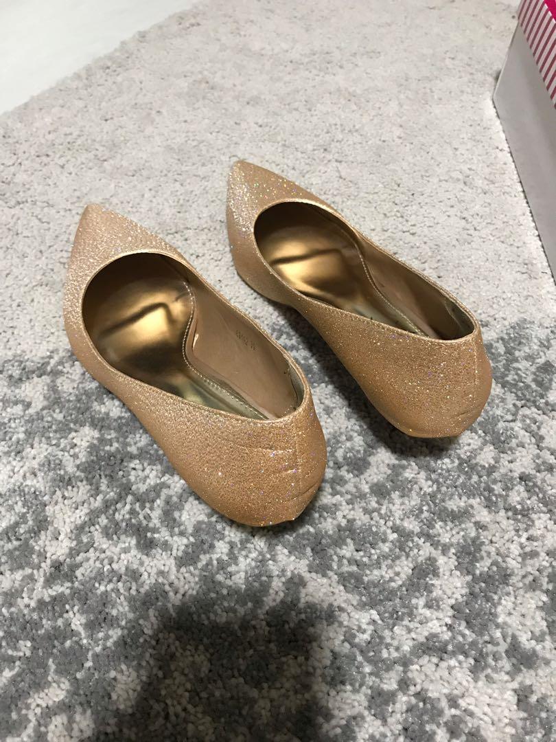 Gold cheap shiny shoes