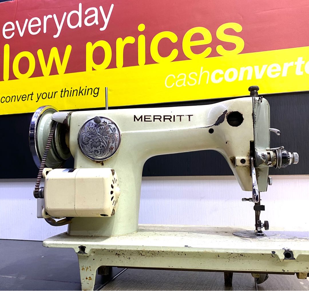 Singer Merritt Sewing Machine for Display, Hobbies & Toys, Collectibles